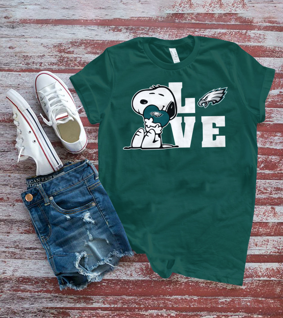 Snoopy Love Philadelphia Eagles Emblem Lve T-Shirt