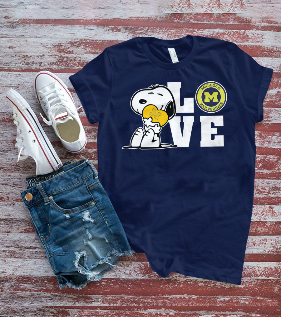 Snoopy Love Michigan Wolverines Peanuts Football T-Shirt