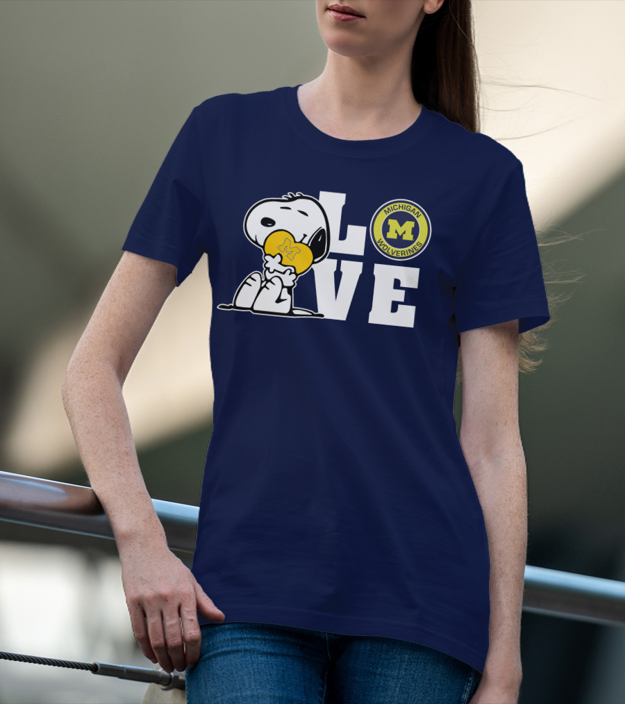 Snoopy Love Michigan Wolverines Peanuts Football T-Shirt
