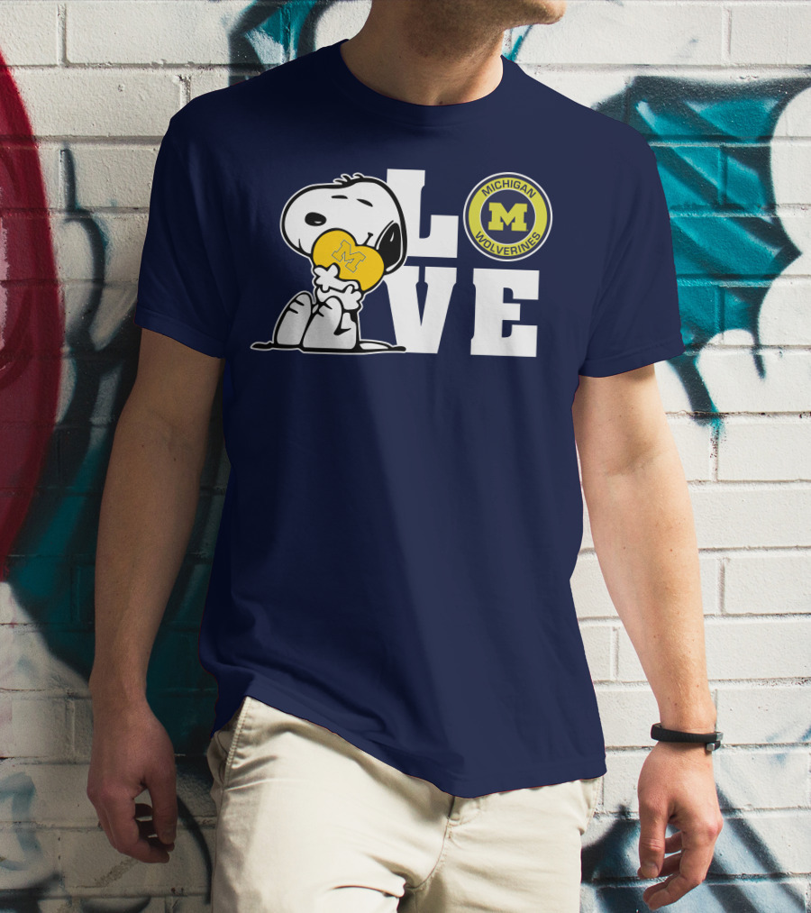 Snoopy Love Michigan Wolverines Peanuts Football T-Shirt