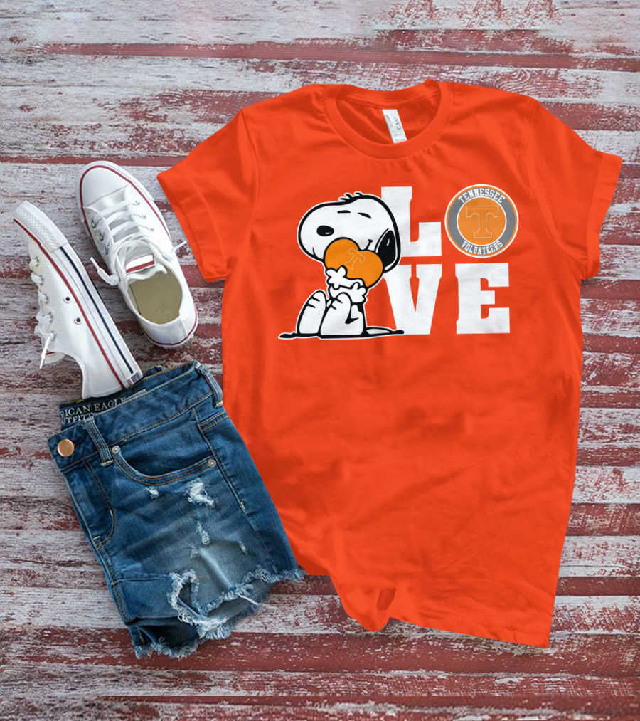 Snoopy Love Tennessee Volunteers Logo Peanuts Football Fan T-Shirt