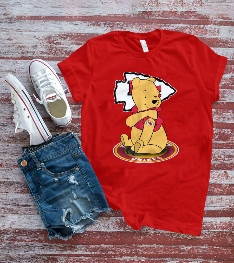Kansas City Chiefs Winnie The Pooh Sitting On T-Shirt