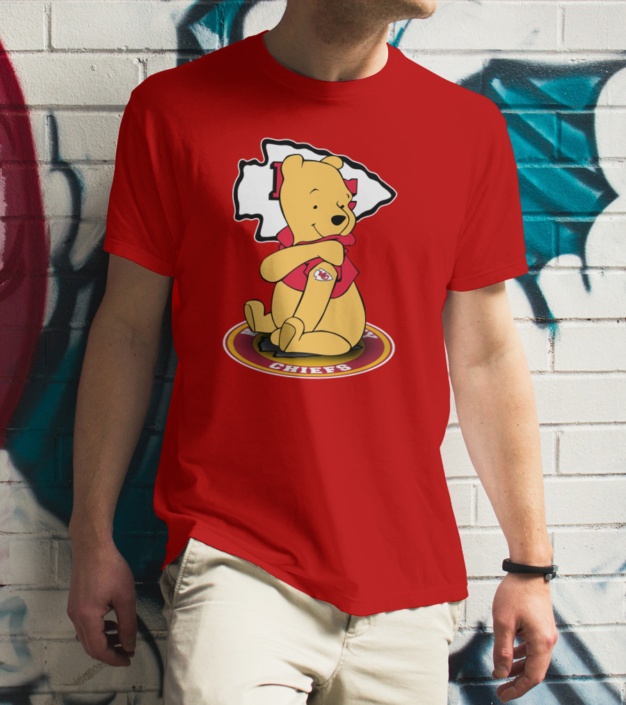 Kansas City Chiefs Winnie The Pooh Sitting On T-Shirt