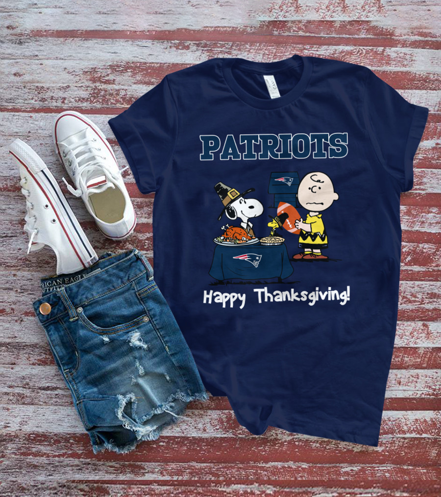 New England Patriots Snoopy Charlie Brown Happy Thanksgiving Football T-Shirt