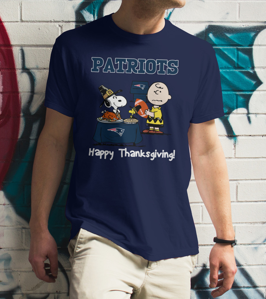 New England Patriots Snoopy Charlie Brown Happy Thanksgiving Football T-Shirt