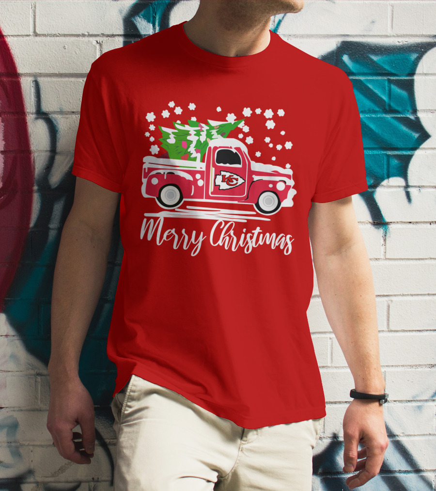Kansas City Chiefs Vintage Truck Merry Christmas Snowflakes T-Shirt