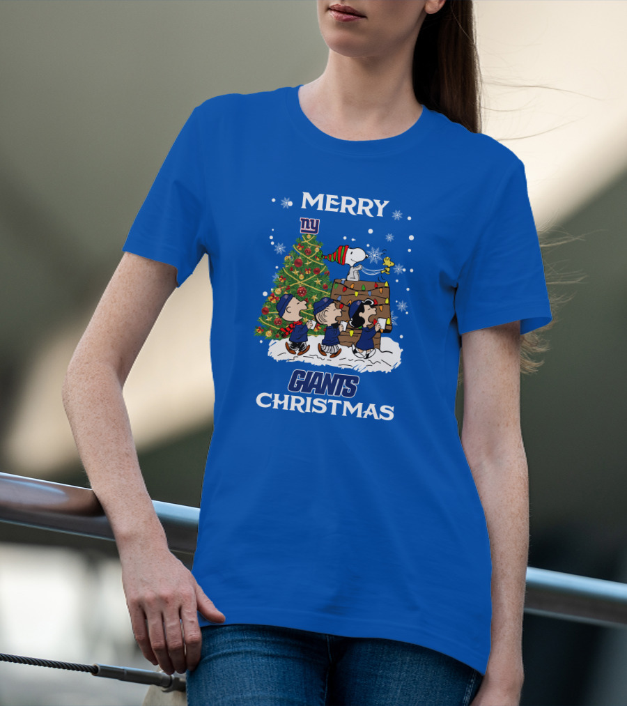 Merry New York Giants Christmas With Peanut Characters And Tree T-Shirt