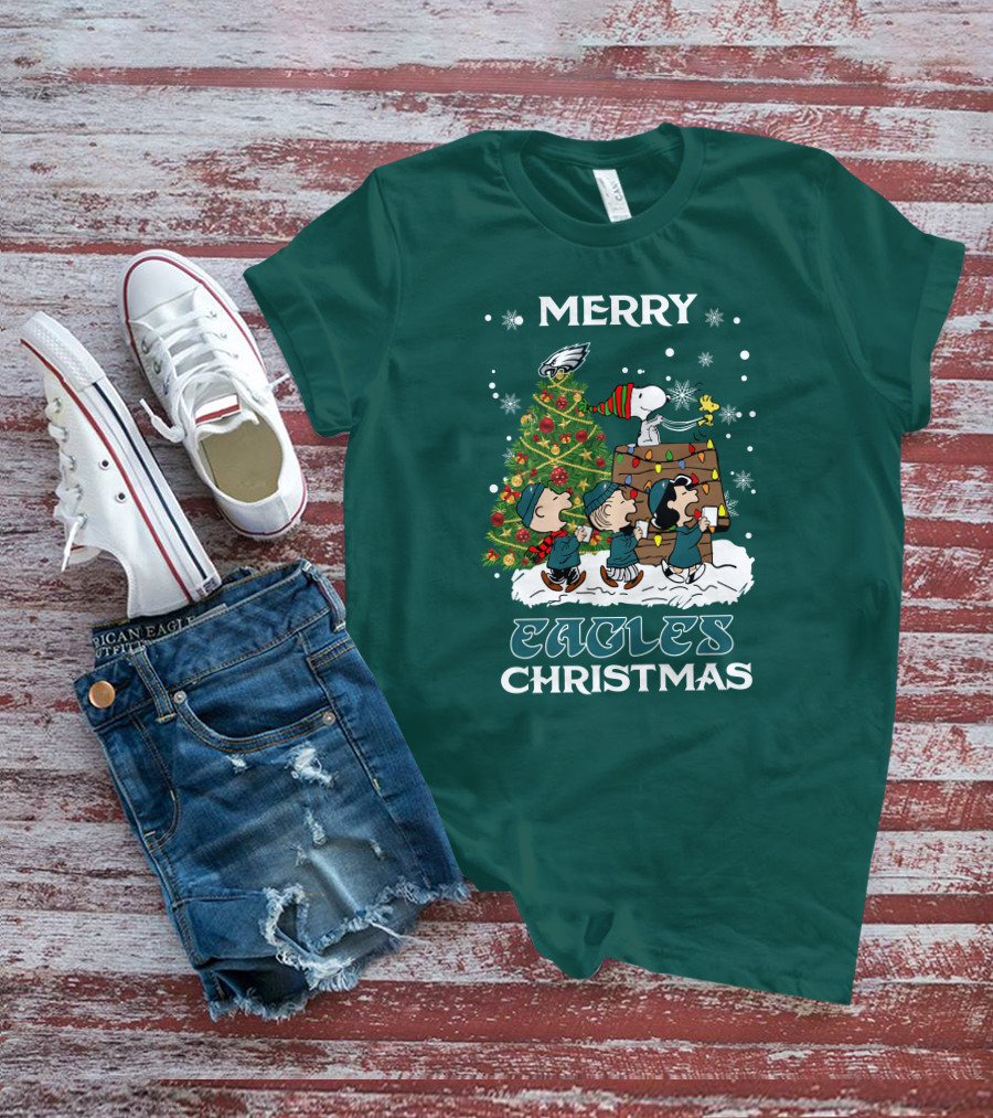 Merry Eagles Christmas Philadelphia Peanuts Christmas Tree Snoopy Woodstock T-Shirt
