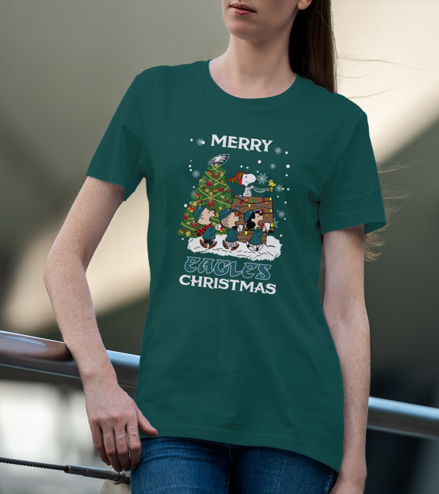 Merry Eagles Christmas Philadelphia Peanuts Christmas Tree Snoopy Woodstock T-Shirt