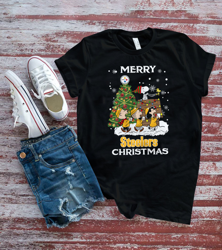 Merry Steelers Christmas Peanuts Tree Snoopy And Friends T-Shirt