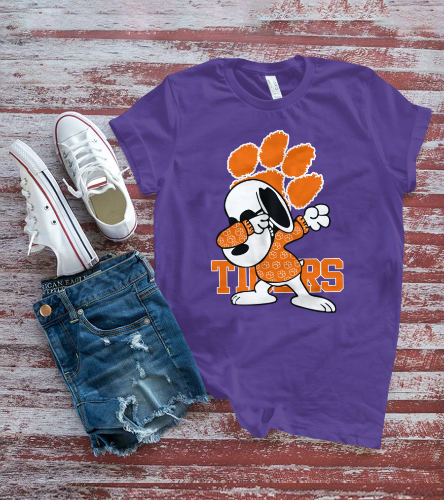 Snoopy Dabbing Clemson Tigers Paw Prints T-Shirt