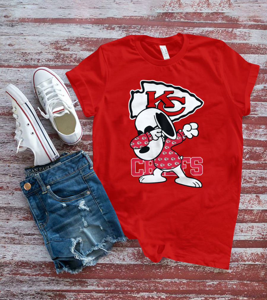 Kansas City Chiefs Snoopy KC Logo Dabbing Chiefs T-Shirt