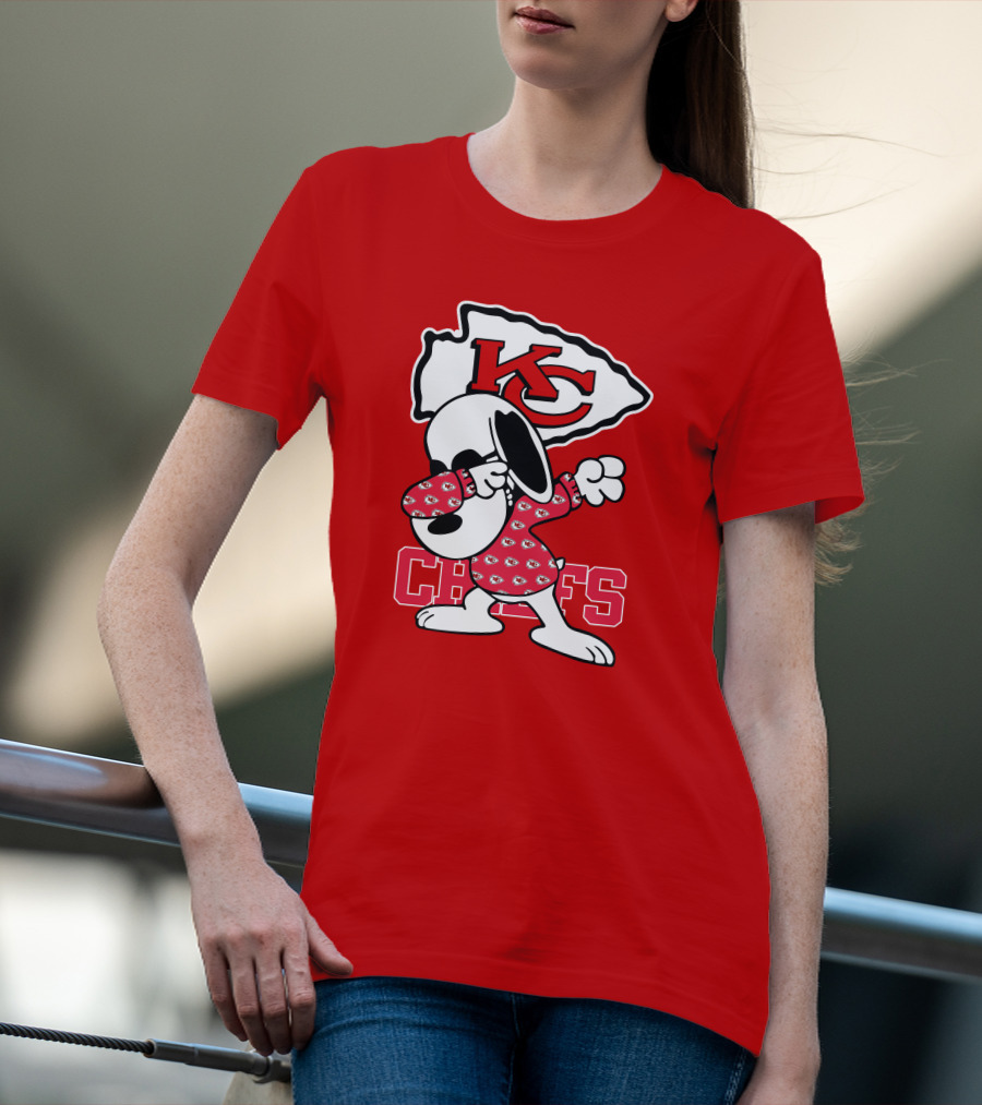 Kansas City Chiefs Snoopy KC Logo Dabbing Chiefs T-Shirt