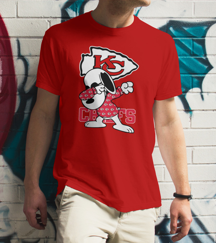 Kansas City Chiefs Snoopy KC Logo Dabbing Chiefs T-Shirt