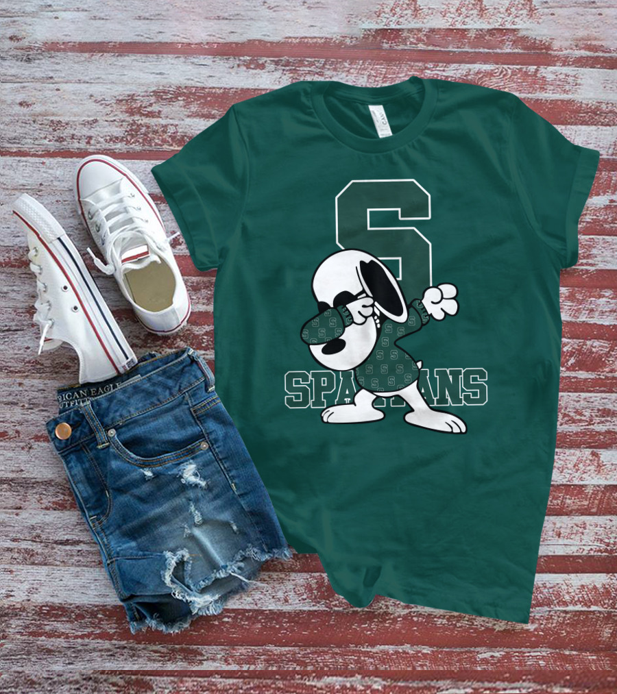 Michigan State Spartans Snoopy Dabbing Football Cartoon Peanuts T-Shirt