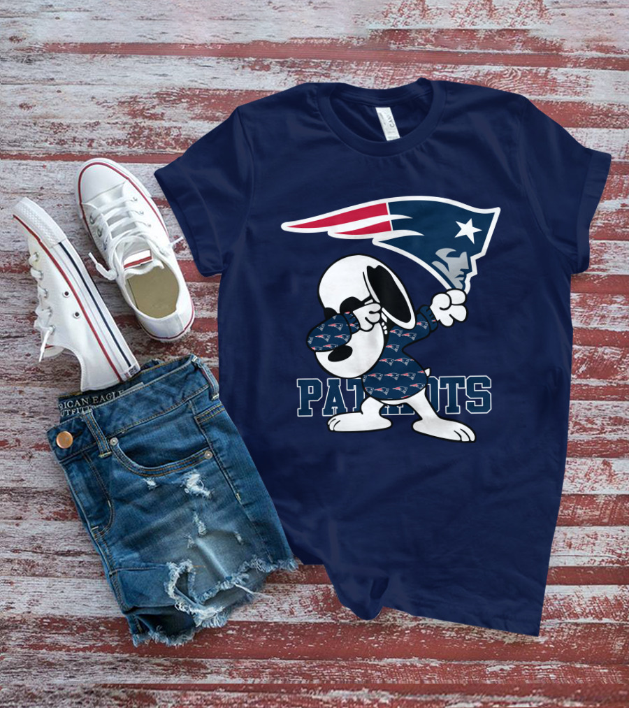 New England Patriots Snoopy Dabbing Patriots T-Shirt
