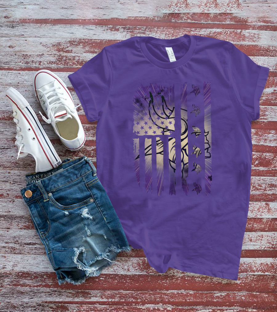 Minnesota Vikings American Flag Stars And Stripes Football Fan T-Shirt
