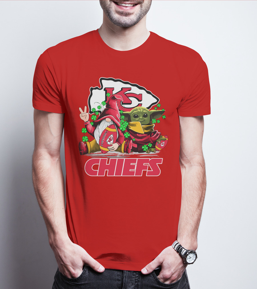 Kansas City Chiefs Leprechauns Gnomes Baby Yoda Hug T-Shirt
