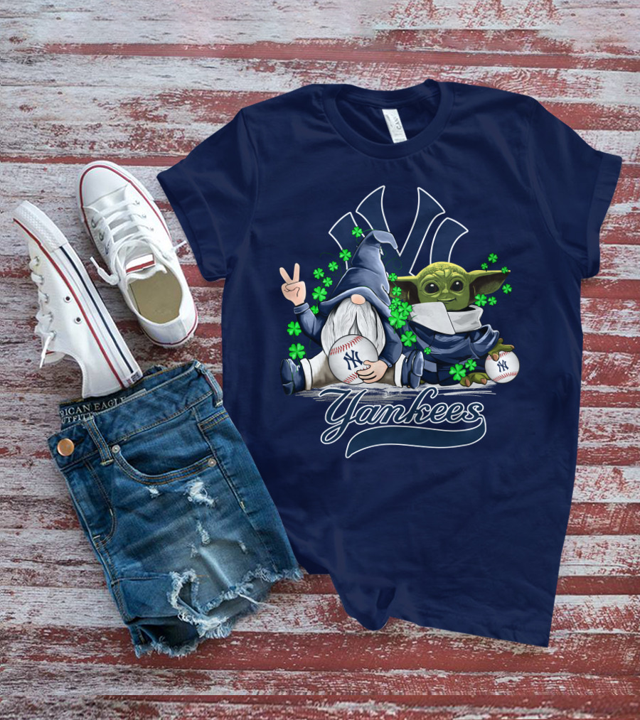 Yankees Gnome Baby Yoda Clover Baseball Hug T-Shirt