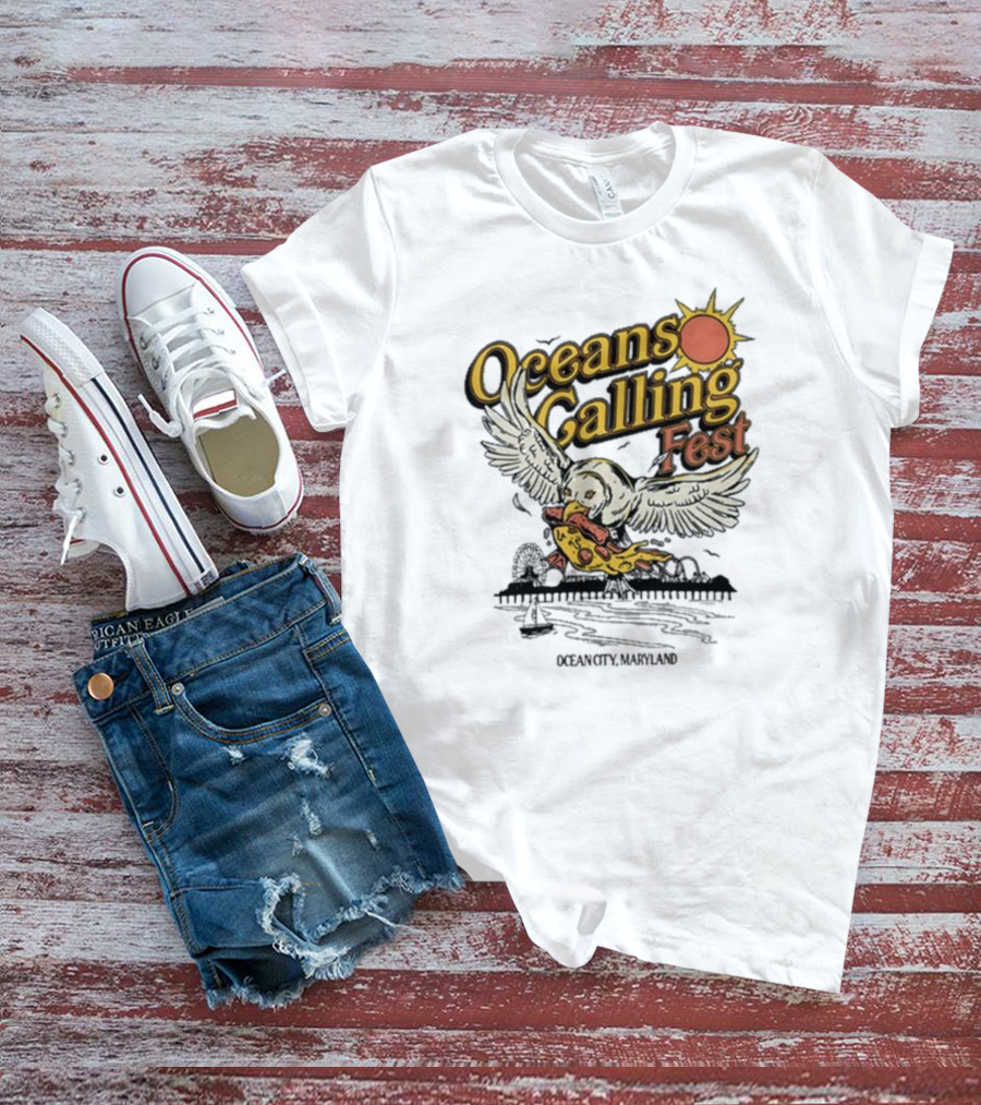 Oceans Calling Fest Seagull With Pizza Graphic T-Shirt