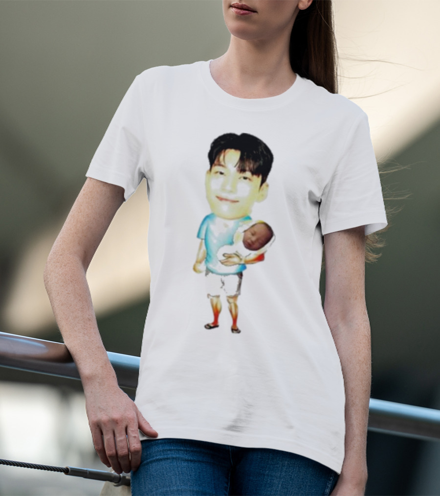 Papa Front Man Squid Game Player 222 Wi Ha Carrying Baby T-Shirt