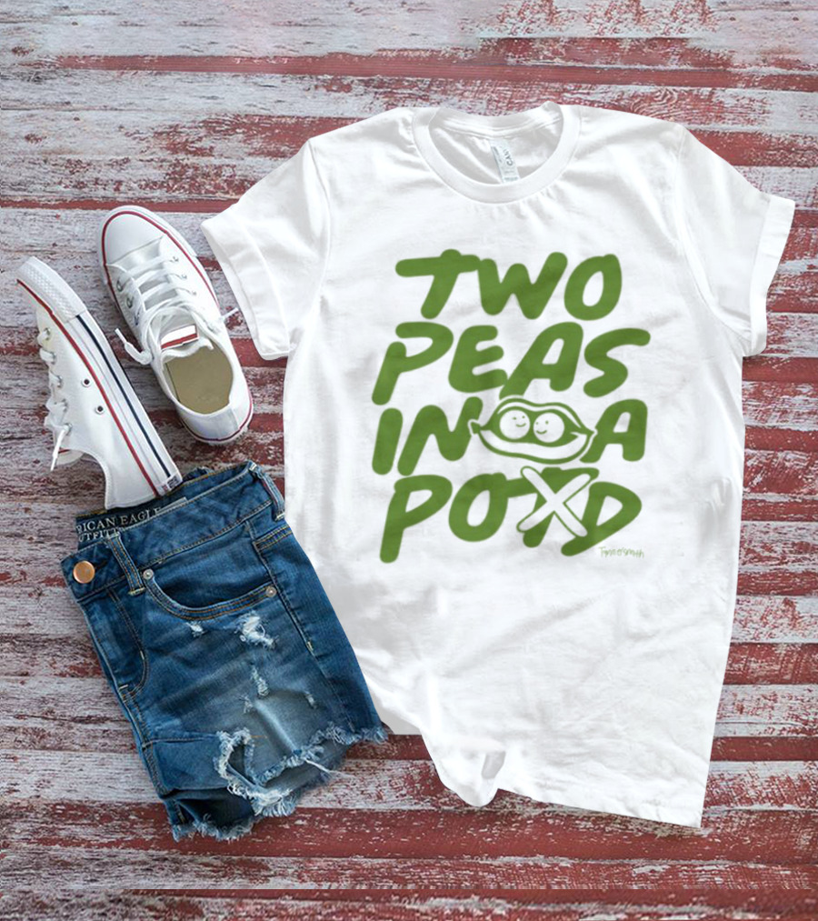 Two Peas In A Pod Cartoon Illustration By Tamera Ann 전연희 T-Shirt
