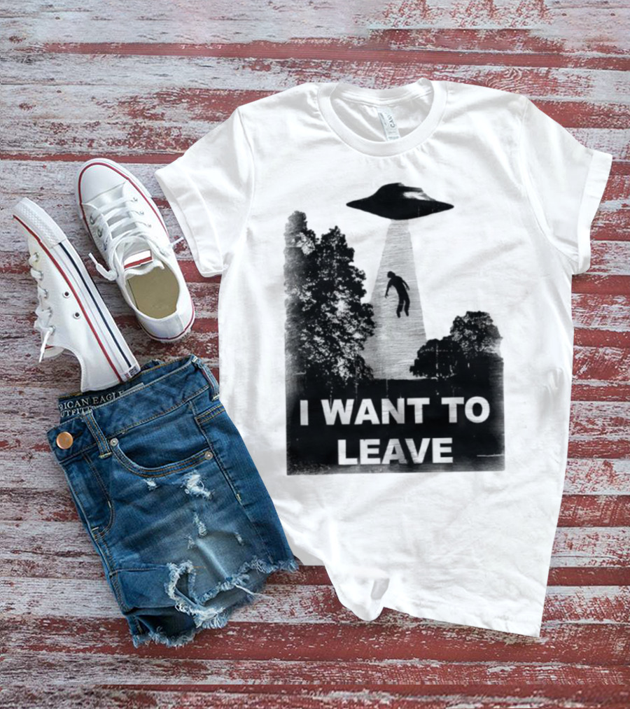 I Want To Leave UFO Abduction Scene Black And White Design T-Shirt
