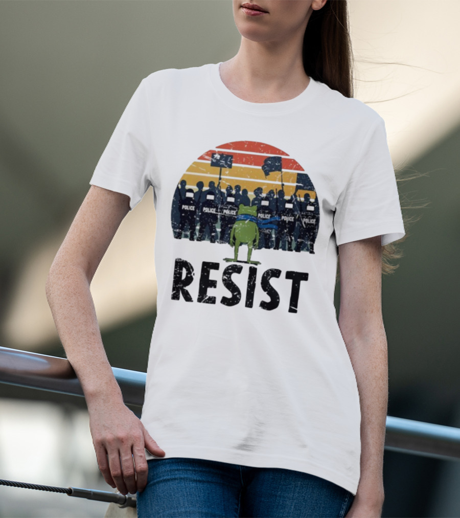 Portland Frog Protester Resist Police Vintage Sunset T-Shirt