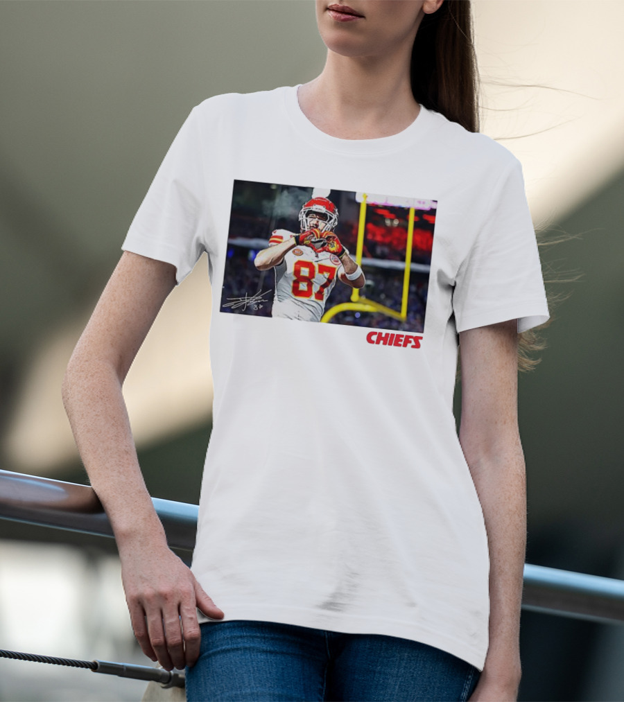 Travis Kelce 87 Kansas City Chiefs Heart Gesture Signature T-Shirt