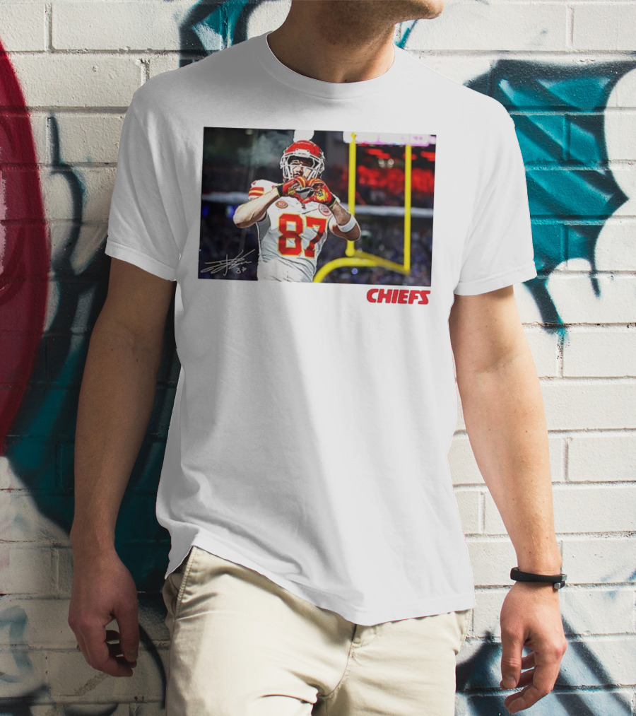 Travis Kelce 87 Kansas City Chiefs Heart Gesture Signature T-Shirt