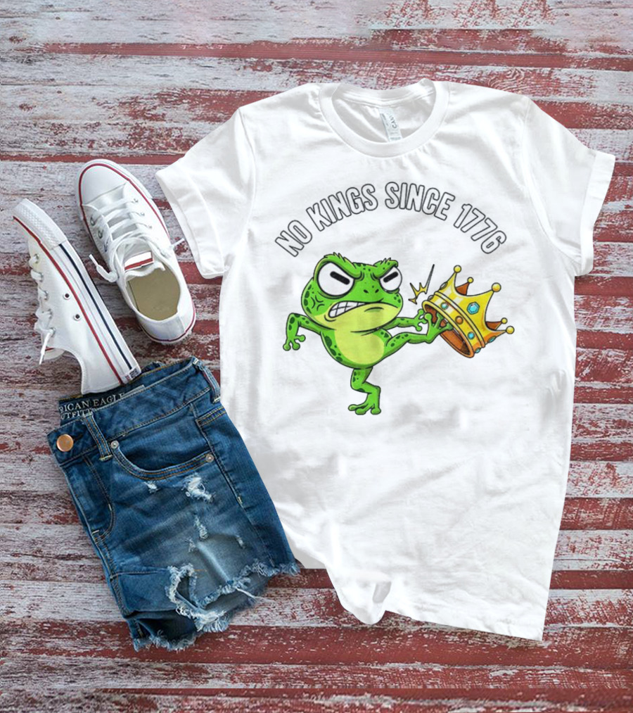 Patriotic Frog Kicking Crown No Kings Since 1776 American Independence T-Shirt