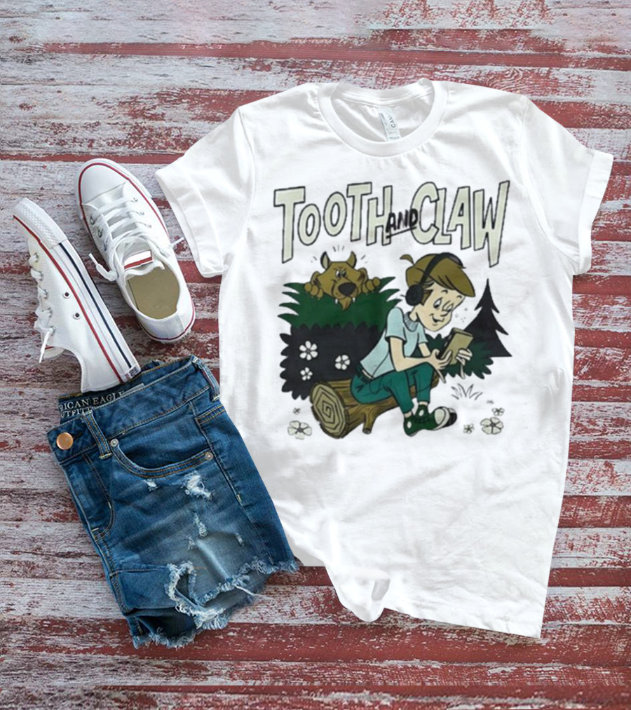 Tooth And Claw Podcast Don’t Look Behind You Headphones Listening Cartoon Dog Forest Scene T-Shirt