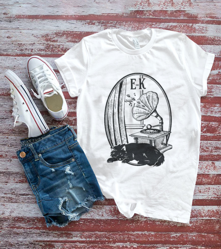 Evan And Katelyn EK Vintage Gramophone Oval Design T-Shirt