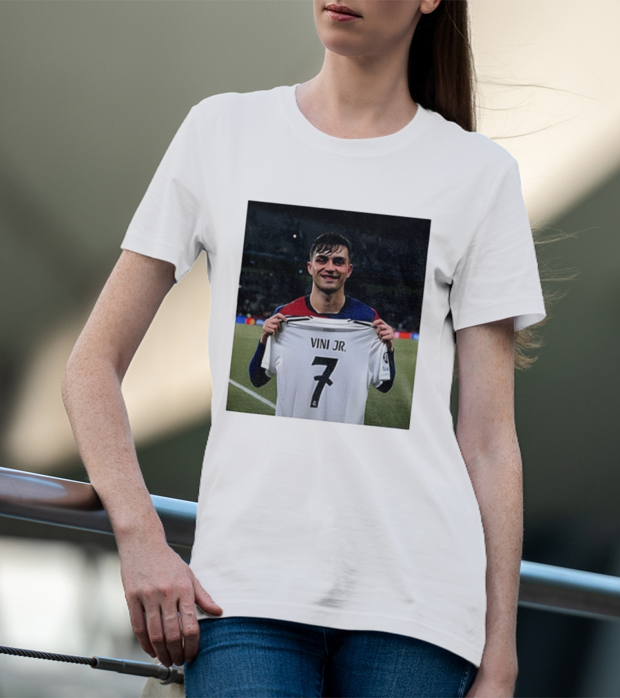 Pedri Holding Vini Jr 7 Jersey La Liga Real Madrid T-Shirt