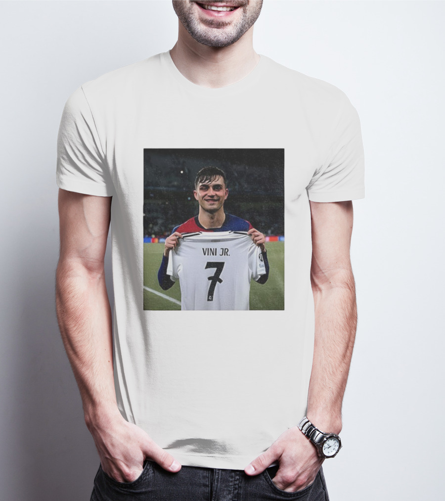 Pedri Holding Vini Jr 7 Jersey La Liga Real Madrid T-Shirt