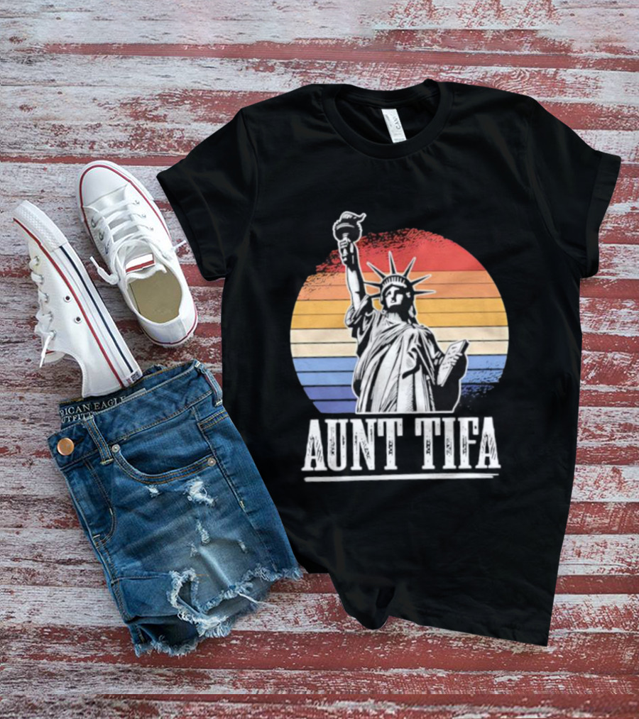 Statue Of Liberty Aunt Tifa Vintage Retro Stripes T-Shirt