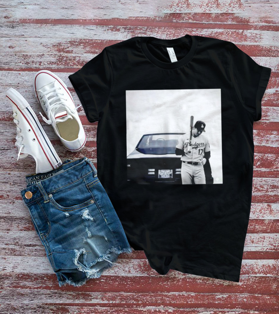 Shohei Ohtani Los Angeles Dodgers Baseball Pose Vintage Car Scene T-Shirt