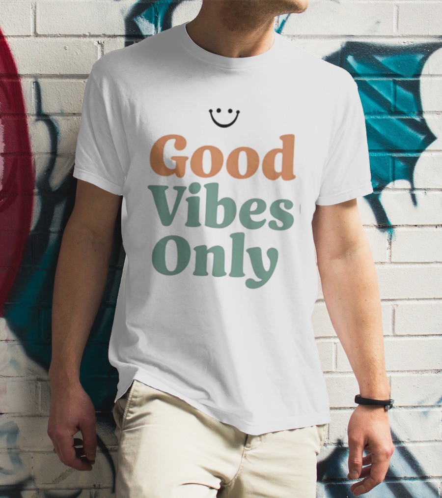 Good Vibes Only Retro Smile Iconic Phrase 70s Style T-Shirt