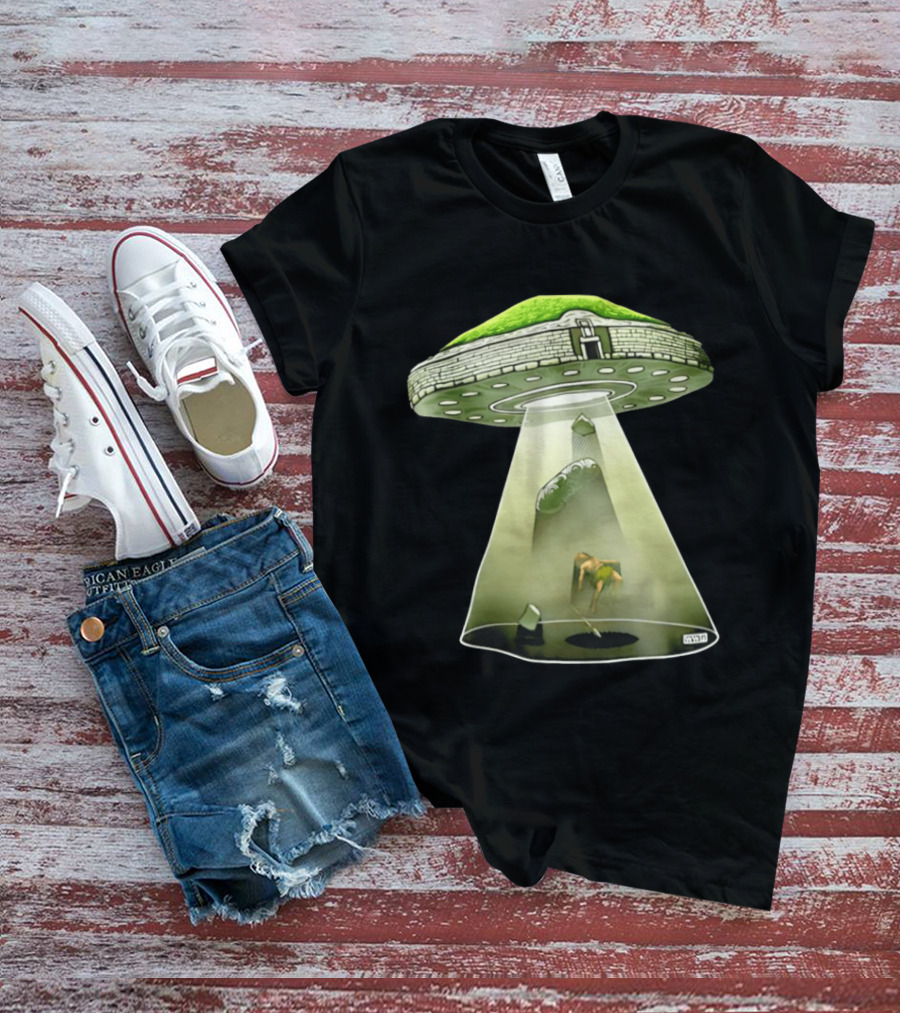 Newgrange UFO Encounter Ancient Aliens UAP Beam T-Shirt