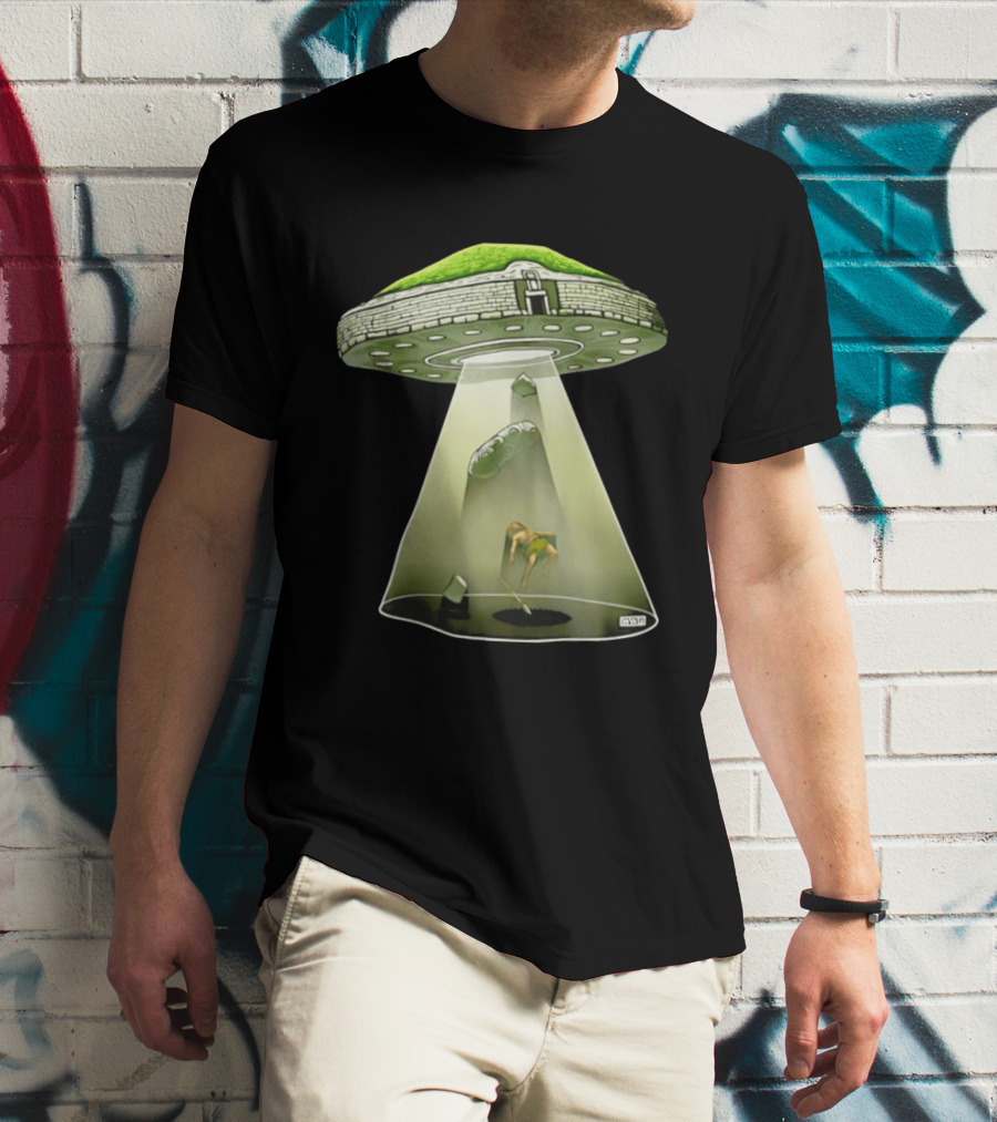 Newgrange UFO Encounter Ancient Aliens UAP Beam T-Shirt