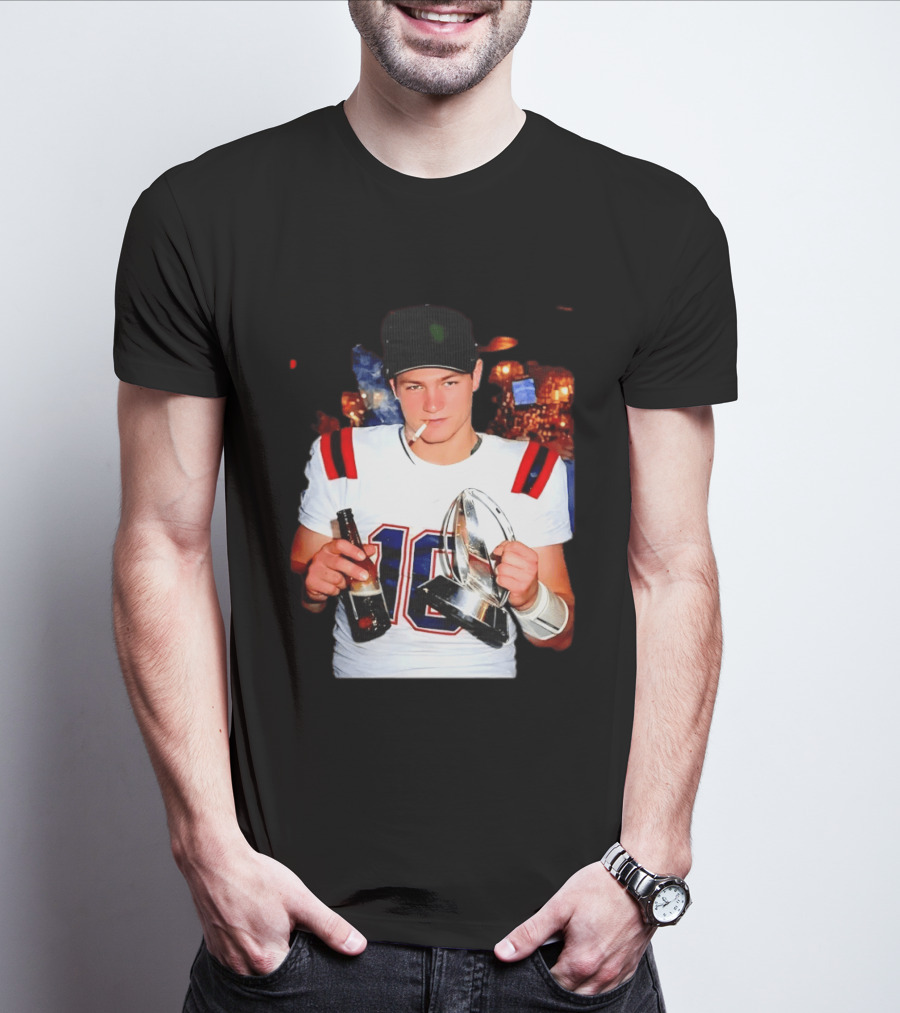 New England Patriots 16 Smoking Beer Trophy T-Shirt