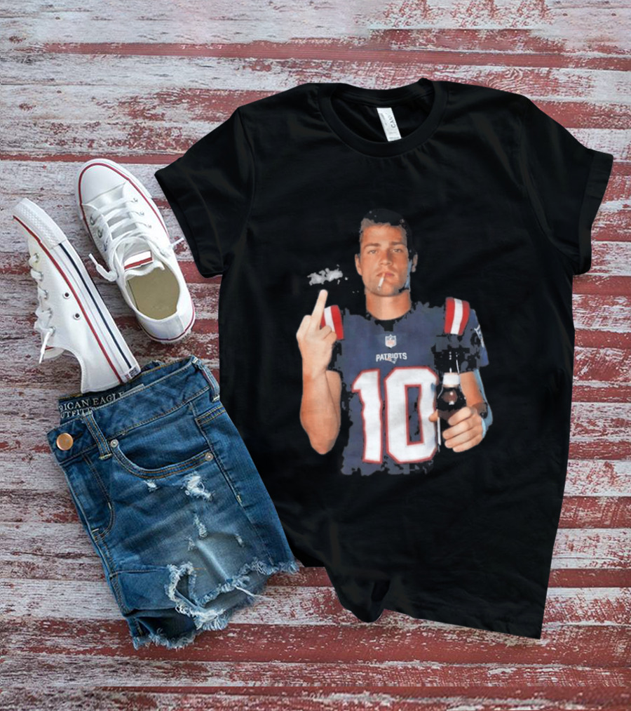Patriots Number 10 Middle Finger Gesture Smoking Beer T-Shirt
