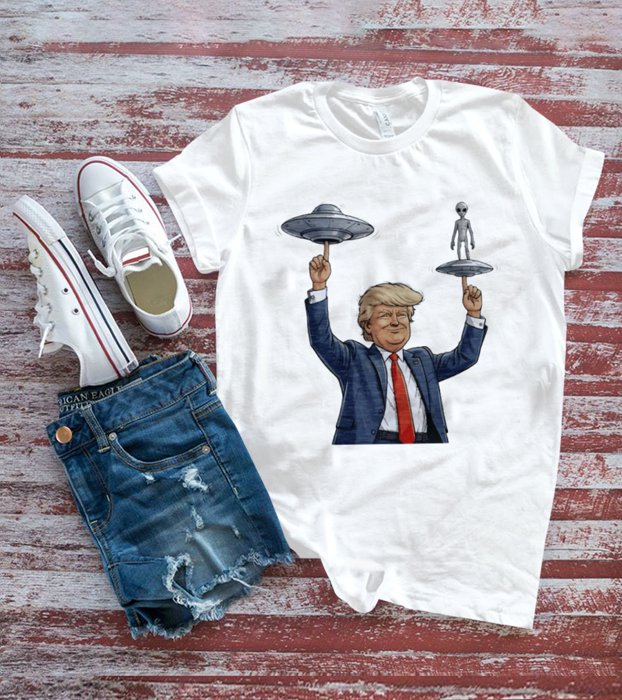 Trump Alien UFO Balancing Act Spinner T-Shirt