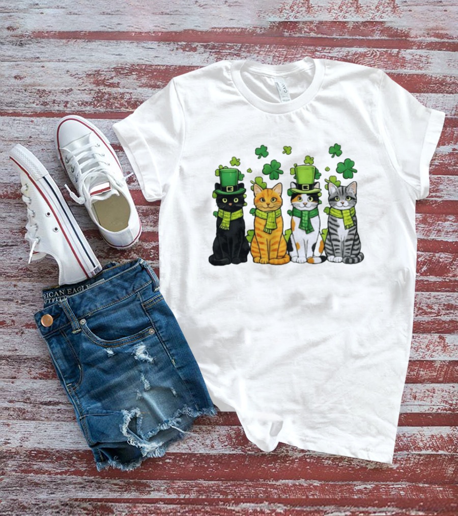 St Catrick's Day Black Cat Orange Tabby Cat Calico Cat And Gray Tabby Cat With Shamrocks And Green St Patrick's Hats T-Shirt
