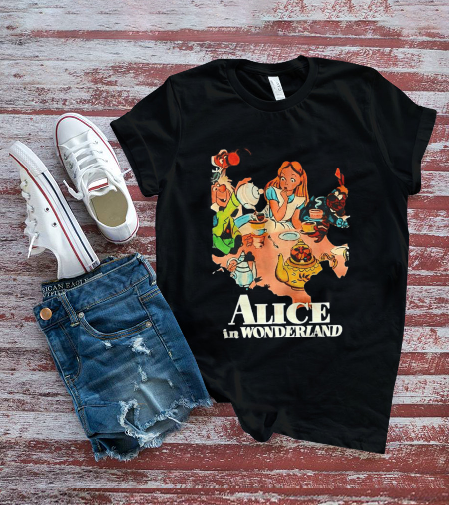 Alice In Wonderland Mad Hatter Tea Party Cartoon Smoking Scene T-Shirt