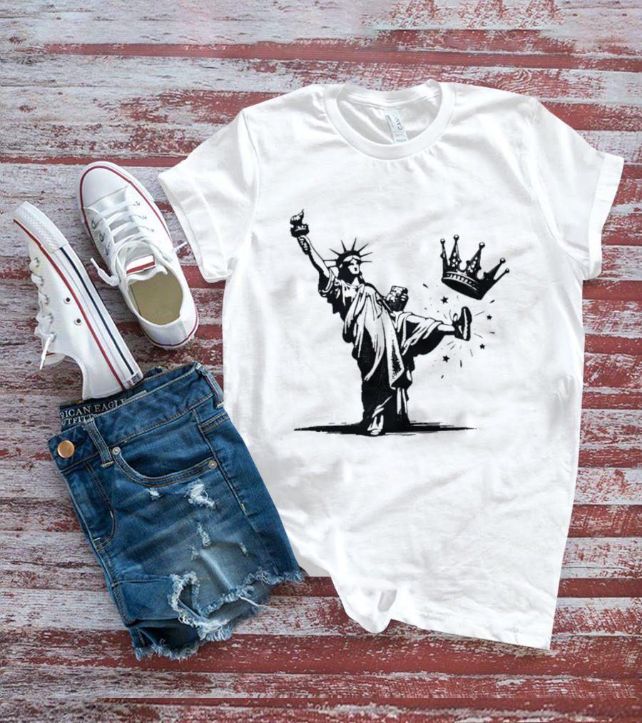Statue Of Liberty Kicking Crown No King T-Shirt