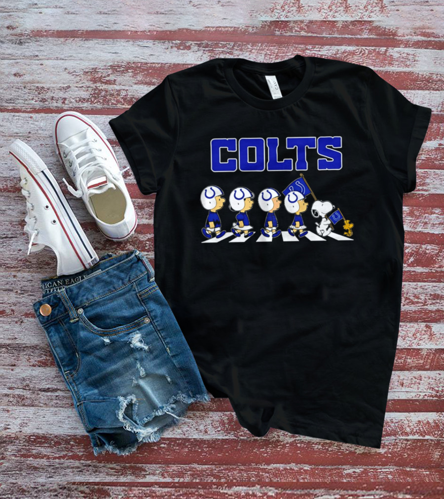 Peanuts Indianapolis Colts Snoopy Football Flag Crossing T-Shirt