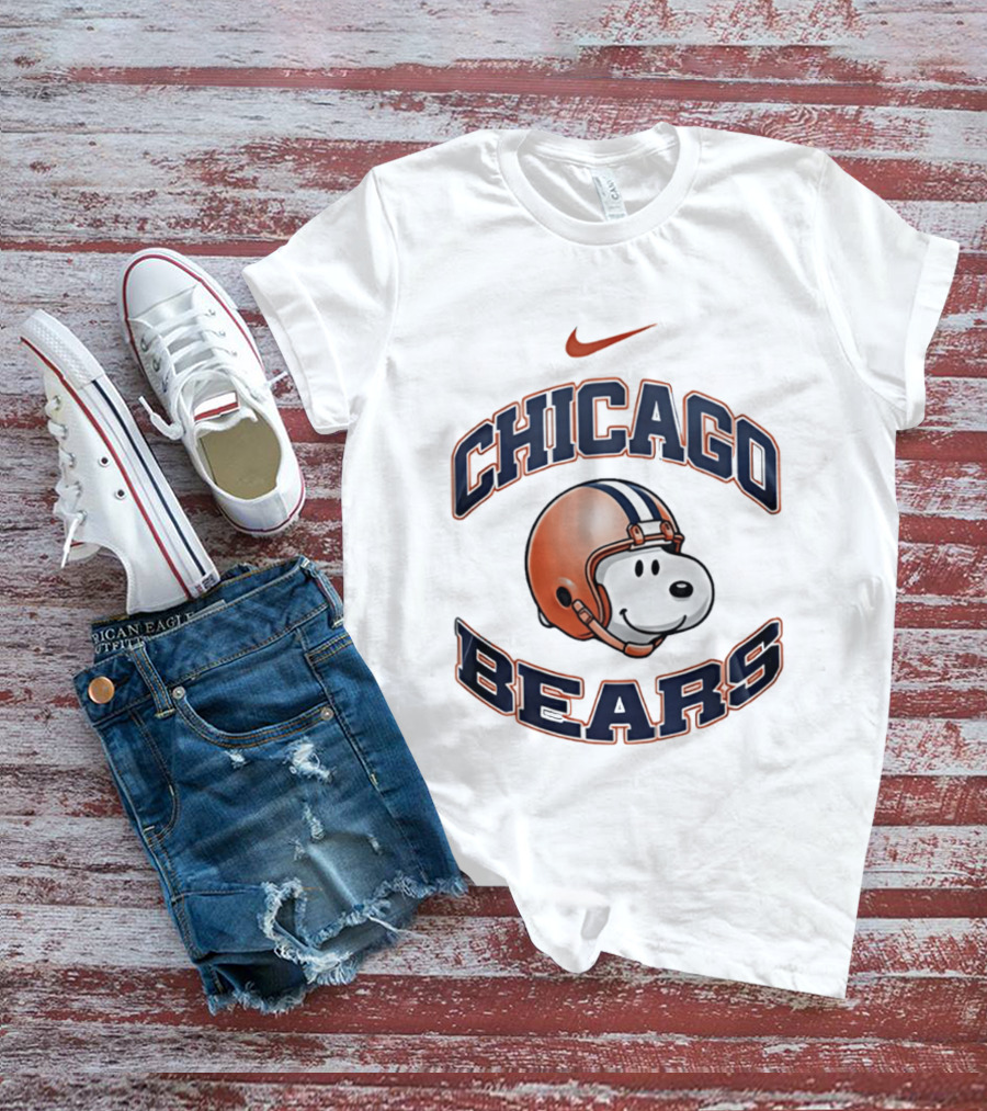 Nike Chicago Bears Snoopy Helmet T-Shirt