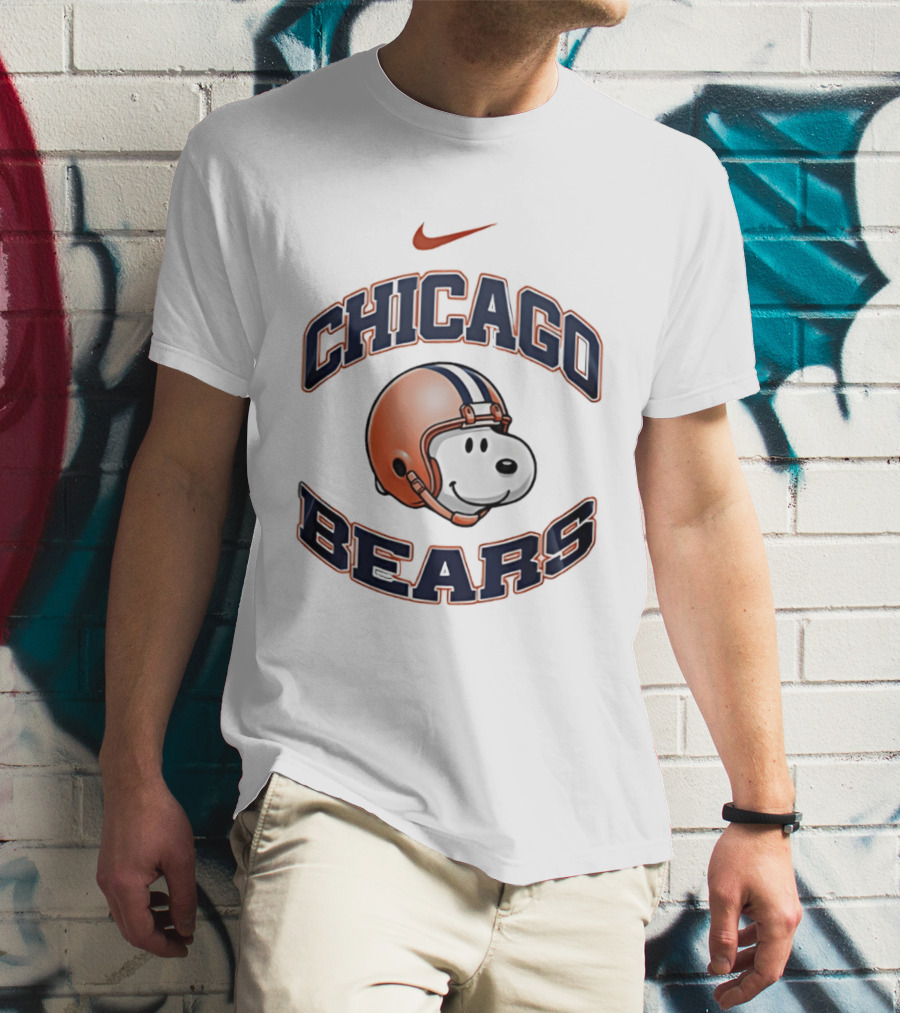 Nike Chicago Bears Snoopy Helmet T-Shirt