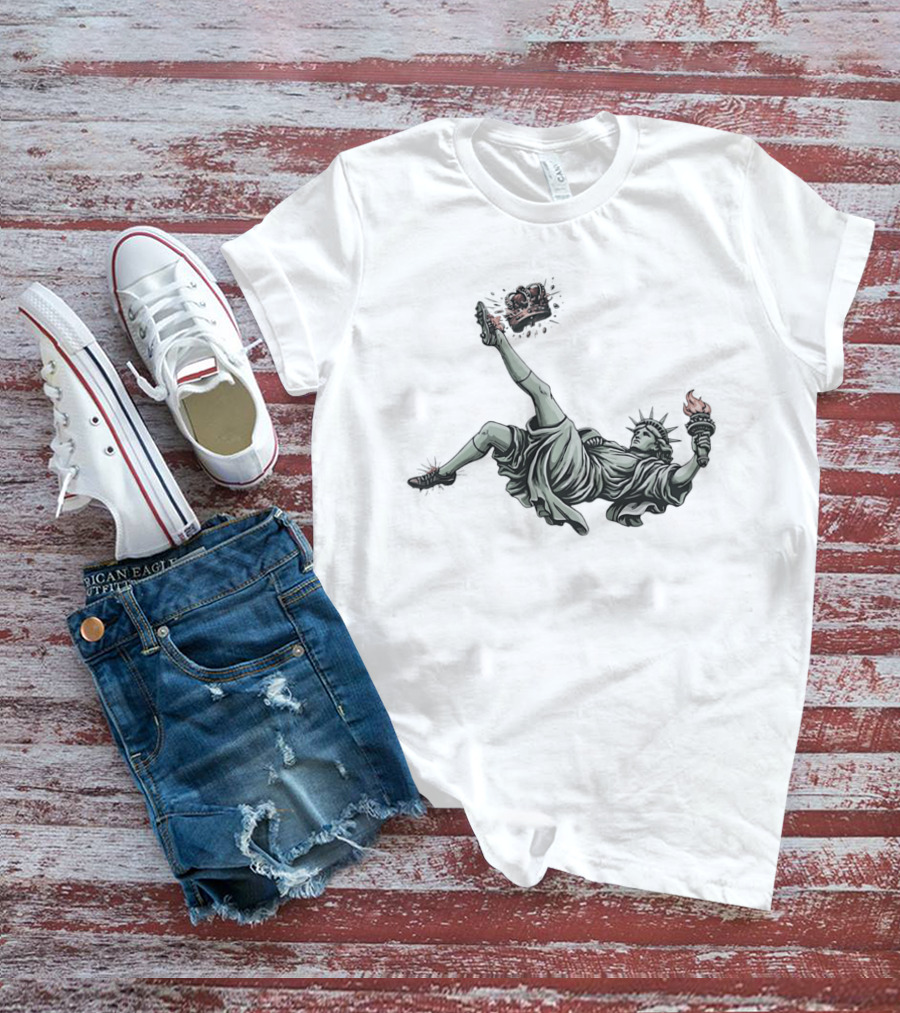 Statue Of Liberty Toppling Crown No Kings T-Shirt